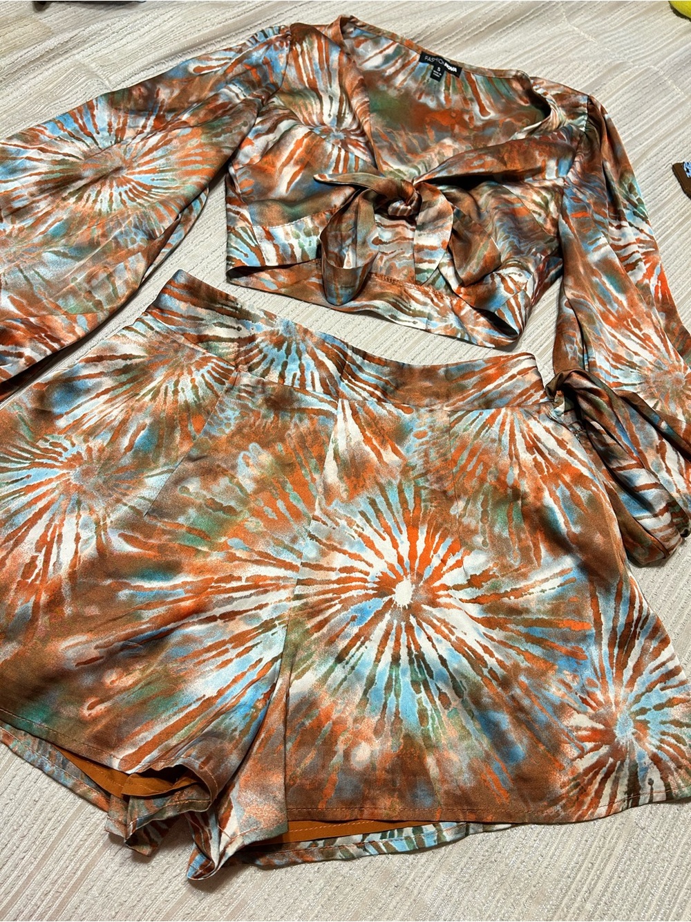 Fashion Nova Rust Multi Tie-Dye Tie-Front Crop Top